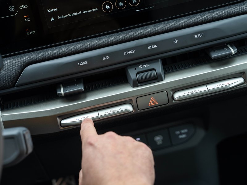 e-auto-cockpit-energiemanagement-klimaanlage-reichweite.jpg Bild e-auto-cockpit-energiemanagement-klimaanlage-reichweite.jpg